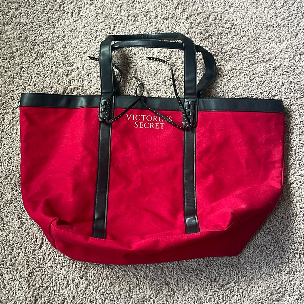 Large black/red rare y2k Victoria’s Secret tote bag! Excellent condition!! ❤️‍🔥